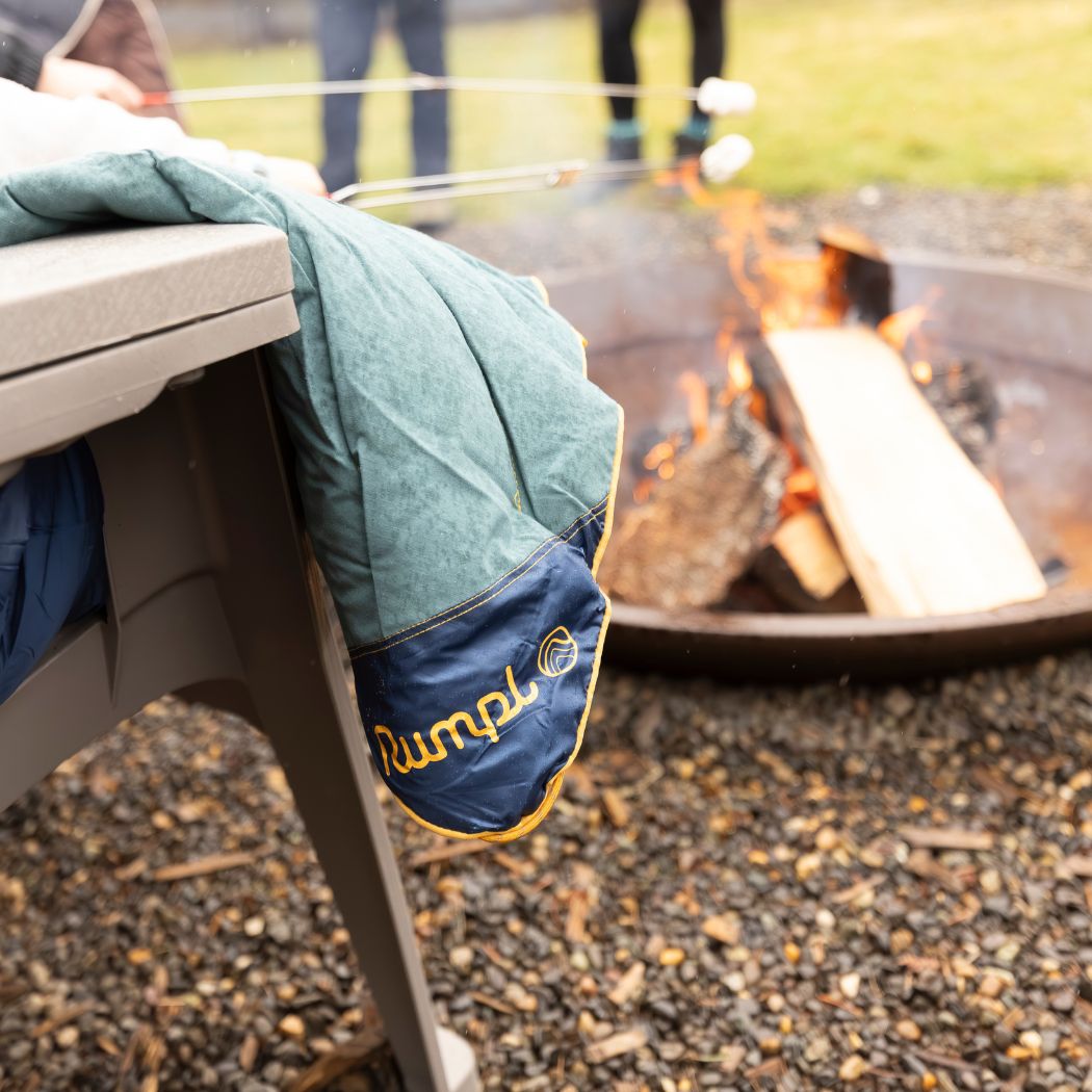 Campfire Puffy Throw Blanket - Sage Navy