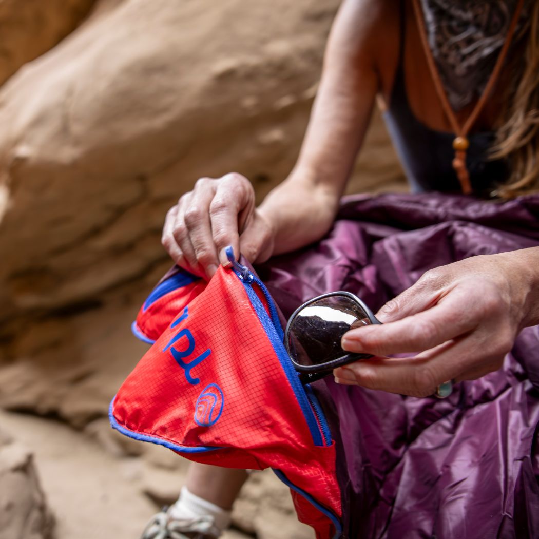 Backcountry Puffy Blanket - Fig Red