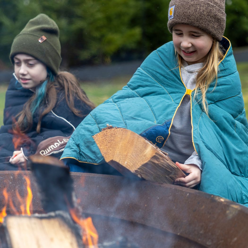 Campfire Puffy Throw Blanket - Sage Navy